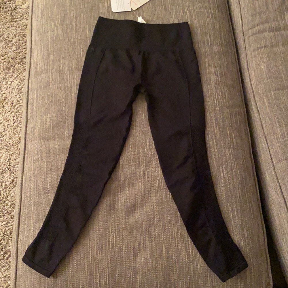 💥SOLD💥SYNC High Waisted Perforated 7/8 Size Small